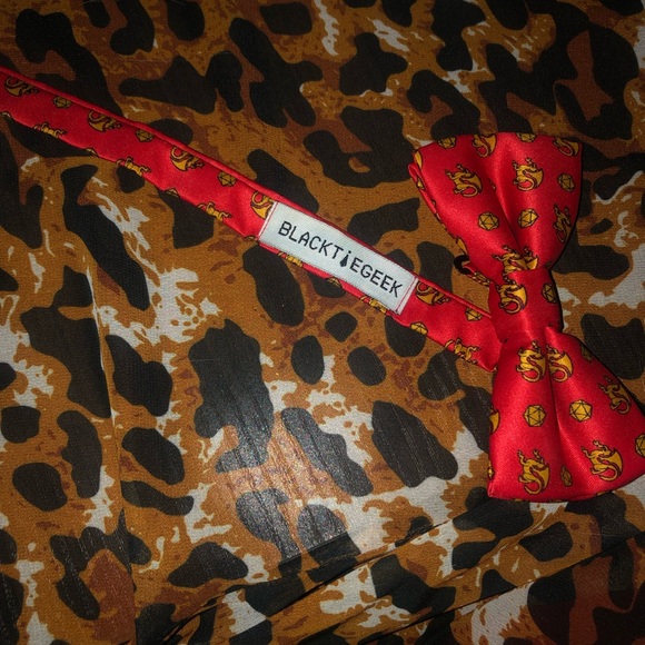 Dungeons and dragons bow tie loot crate - Picture 2 of 2